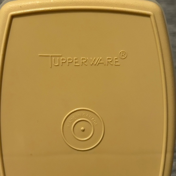 Vintage Tupperware Snack Container - Picture 4 of 4